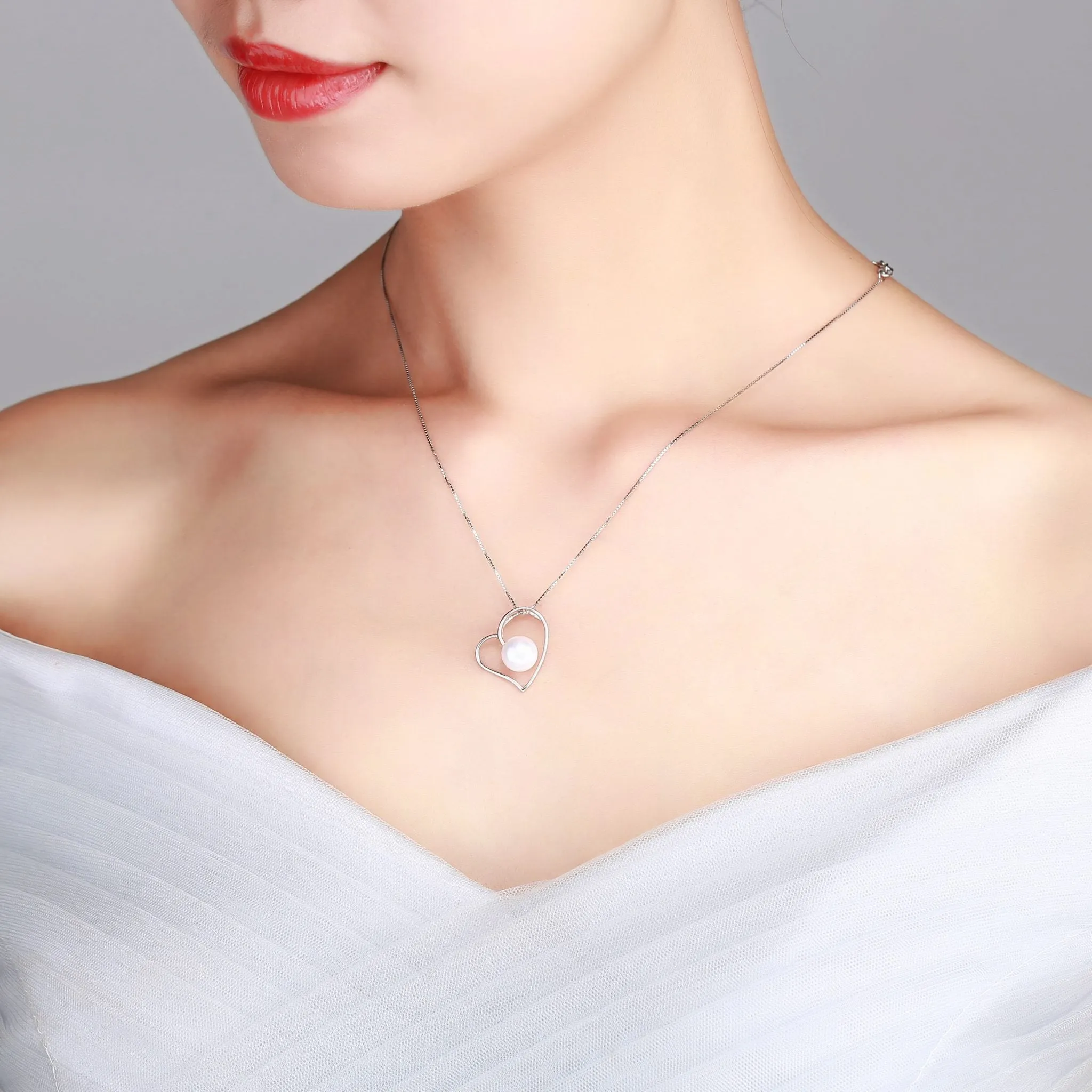 Center of Heart Pearl Necklace