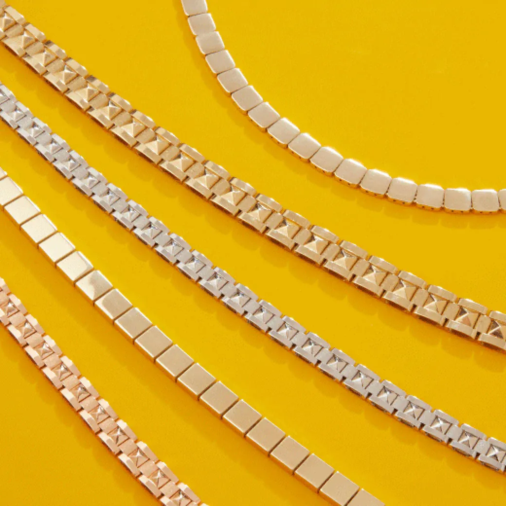 Gold Rounded Square Link Chain Bracelet