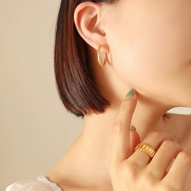 Luxurious Gold-Plated Circular Earrings with a Fashionable Twist