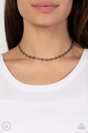 Paparazzi Necklace ~ Keepin it Chic - Black