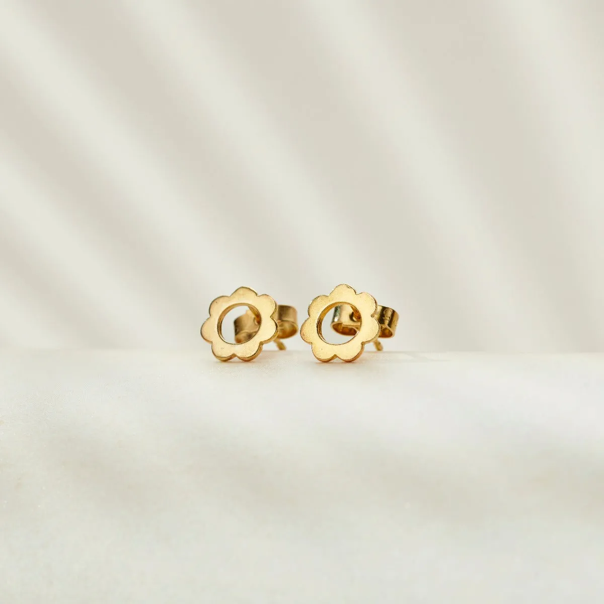 Scalloped Flower Stud Earrings